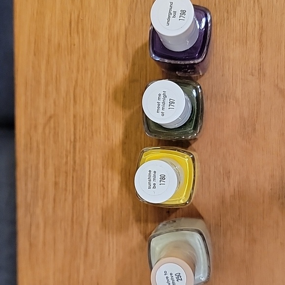Essie Nail Polish Bundle of 4 New - Picture 2 of 4
